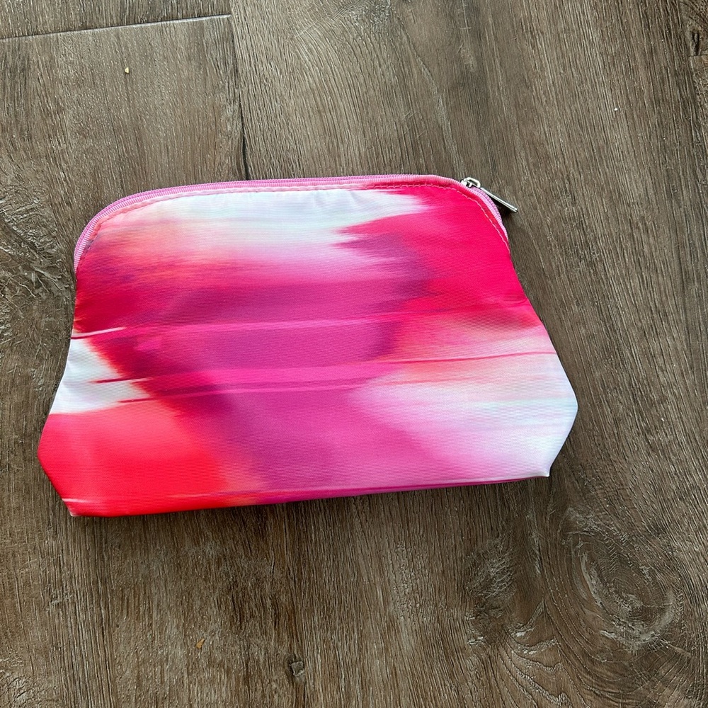 Clinique NWOT Stylish Pink Gradient Women's Cosmetics Bag - Picture 2 of 4